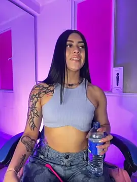 emily 22x online show from November 11, 10:10 pm