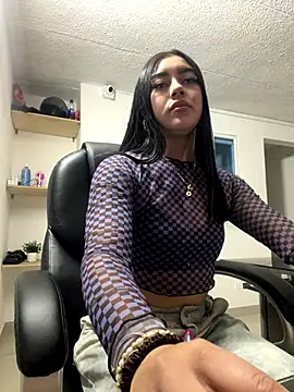 emily 22x online show from December 14, 1:11 am
