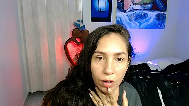 naihroby online show from April 11, 5:23 am