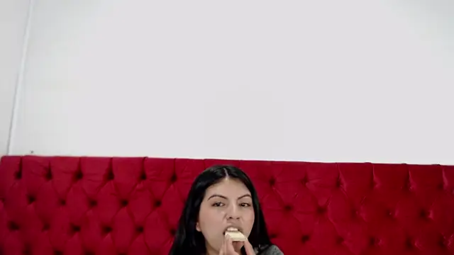 CarolineBrunx online show from February 14, 4:04 am