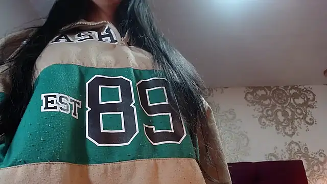 CarolineBrunx online show from December 18, 12:27 am