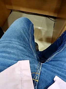 Snapshot of Ishan003 chatting on February 26, 1:48 am Ishan003 online show from February 26, 1:48 am