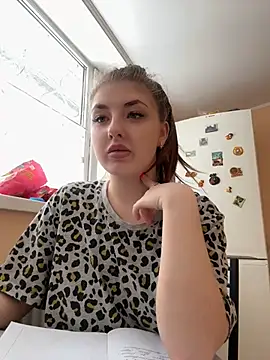 Snapshot of sexyy_girl_ chatting on December 16, 9:03 am sexyy girl online show from December 16, 9:03 am