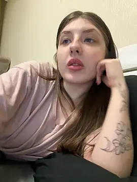 Snapshot of sexyy_girl_ chatting on November 18, 2:32 pm sexyy girl online show from November 18, 2:32 pm