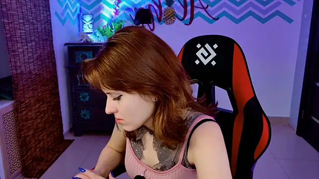 LolaAsmus online show from November 15, 8:00 am