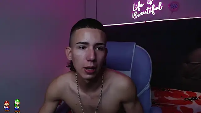 Snapshot of JackSwan18 chatting on December 5, 5:06 pm JackSwan18 online show from December 5, 5:06 pm