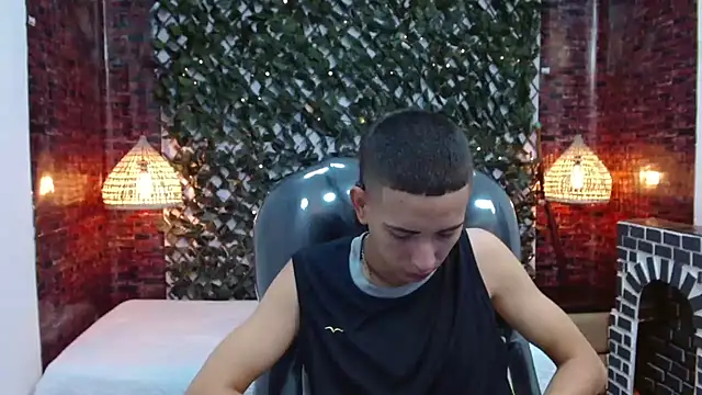 Snapshot of JackSwan18 chatting on December 23, 1:45 pm JackSwan18 online show from December 23, 1:45 pm