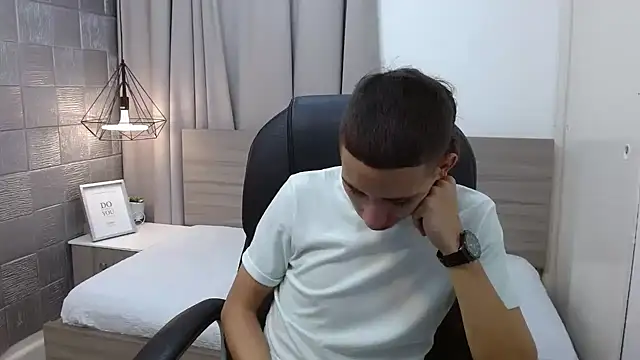 Snapshot of JackSwan18 chatting on December 27, 6:10 pm JackSwan18 online show from December 27, 6:10 pm