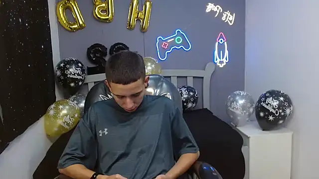 Snapshot of JackSwan18 chatting on January 3, 2:08 pm JackSwan18 online show from January 3, 2:08 pm