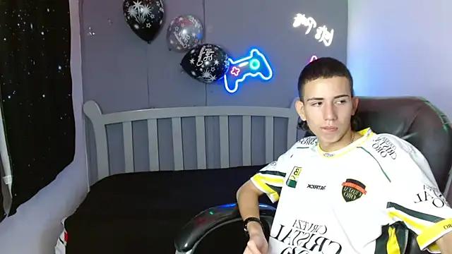 Snapshot of JackSwan18 chatting on January 7, 12:31 pm JackSwan18 online show from January 7, 12:31 pm