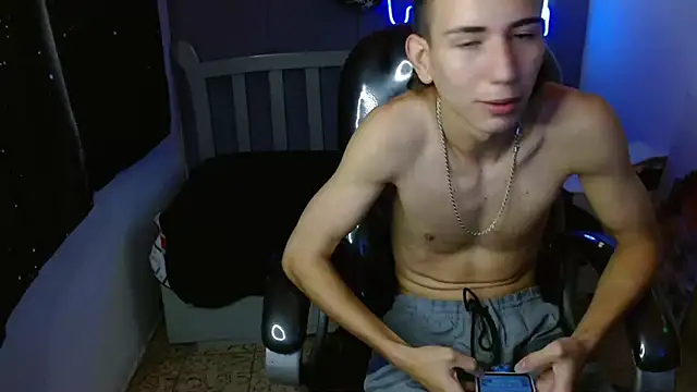 Snapshot of JackSwan18 chatting on January 7, 6:35 pm JackSwan18 online show from January 7, 6:35 pm