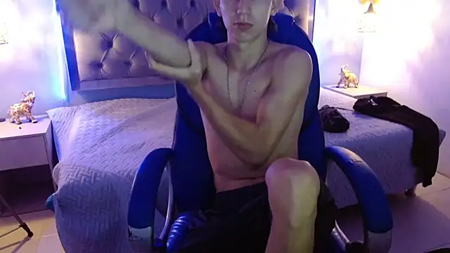 Snapshot of JackSwan18 chatting on January 20, 1:00 pm JackSwan18 online show from January 20, 1:00 pm