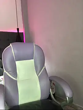 Snapshot of JackSwan18 chatting on November 15, 7:43 pm JackSwan18 online show from November 15, 7:43 pm