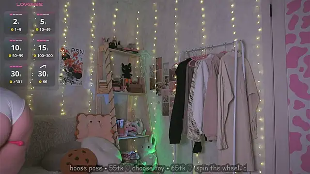 chillycharm online show from April 17, 9:18 pm