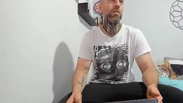 Snapshot of Antoniohot2024 chatting on February 17, 12:05 pm Antoniohot2024 online show from February 17, 12:05 pm