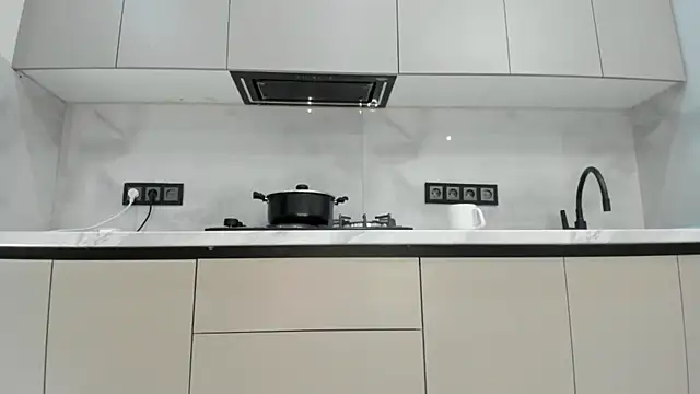 Mia Meow  online show from March 30, 7:53 am