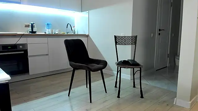 Emma Flin online show from December 4, 11:19 am