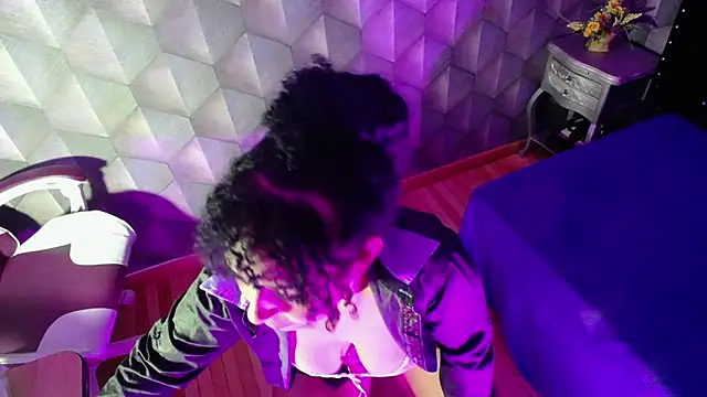 Sofiacowperx online show from February 19, 4:44 pm