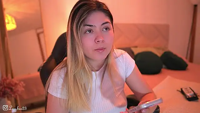 Lau Bee online show from December 18, 3:51 pm