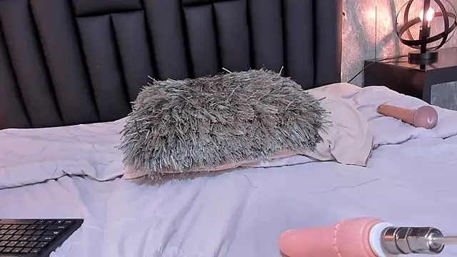 Snapshot of laura_smith33 chatting on February 6, 5:30 pm laura smith33 online show from February 6, 5:30 pm