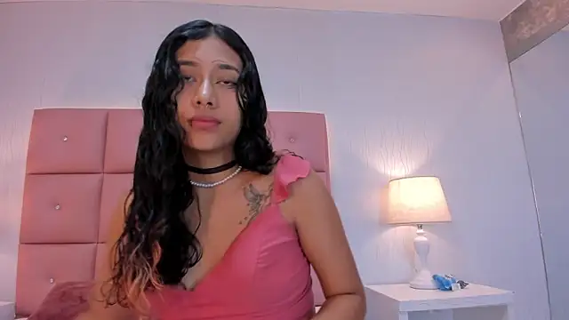 Snapshot of laura_smith33 chatting on March 12, 2:34 pm laura smith33 online show from March 12, 2:34 pm