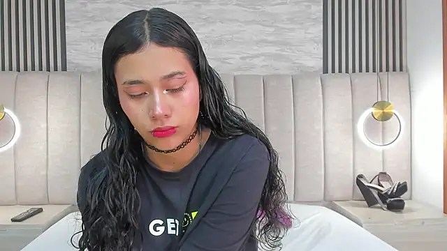 Snapshot of laura_smith33 chatting on October 6, 2:58 pm laura smith33 online show from October 6, 2:58 pm