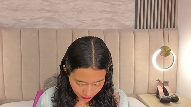 Snapshot of laura_smith33 chatting on October 23, 3:00 pm laura smith33 online show from October 23, 3:00 pm