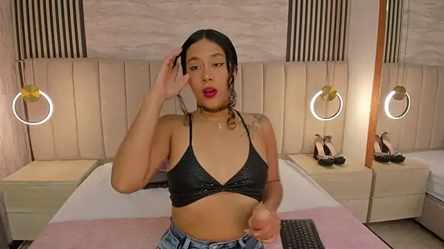 Snapshot of laura_smith33 chatting on October 24, 2:46 pm laura smith33 online show from October 24, 2:46 pm