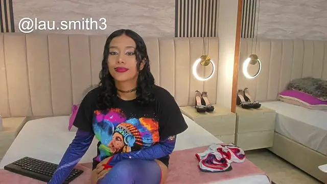 Snapshot of laura_smith33 chatting on October 30, 2:40 pm laura smith33 online show from October 30, 2:40 pm