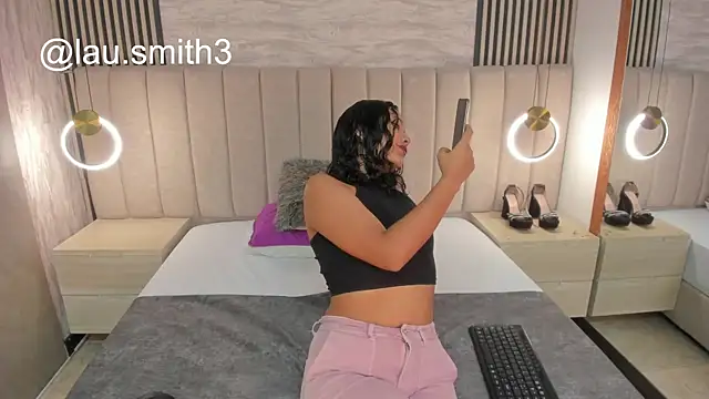 Snapshot of laura_smith33 chatting on November 4, 2:38 pm laura smith33 online show from November 4, 2:38 pm