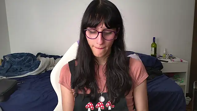 Snapshot of Alice_love29 chatting on February 16, 9:59 pm Alice love29 online show from February 16, 9:59 pm