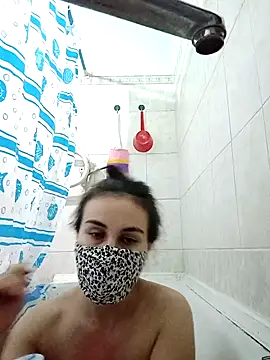 Snapshot of MikaKors chatting on December 18, 5:10 pm MikaKors online show from December 18, 5:10 pm