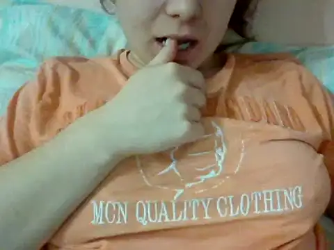 Snapshot of MikaKors chatting on January 17, 4:47 pm MikaKors online show from January 17, 4:47 pm