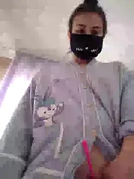 Snapshot of MikaKors chatting on January 19, 9:44 am MikaKors online show from January 19, 9:44 am