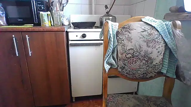 Snapshot of MikaKors chatting on February 2, 7:20 am MikaKors online show from February 2, 7:20 am