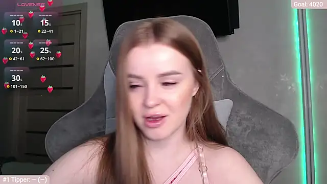 Snapshot of YourBitsy chatting on February 20, 3:58 am YourBitsy online show from February 20, 3:58 am