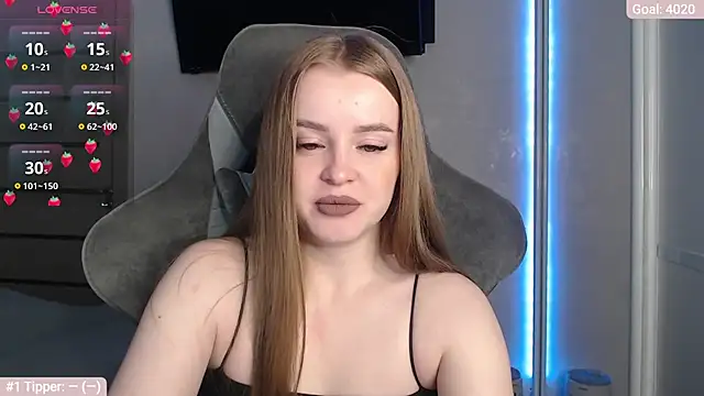 Snapshot of YourBitsy chatting on February 23, 4:32 am YourBitsy online show from February 23, 4:32 am