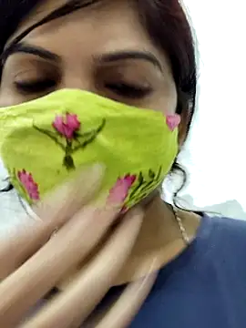 Snapshot of illay_love chatting on March 7, 5:51 am illay love online show from March 7, 5:51 am
