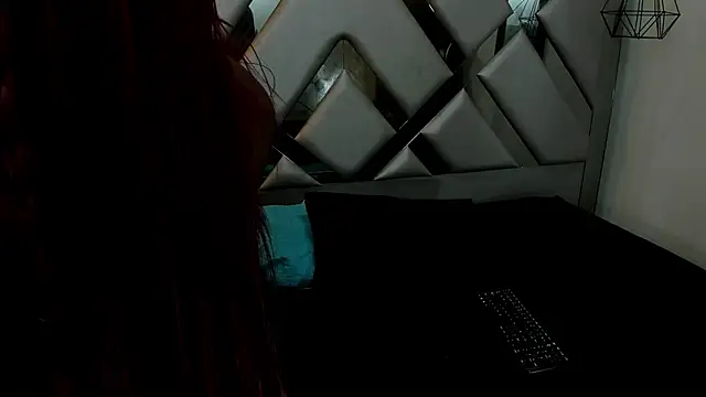 Snapshot of Nahomi-Hill chatting on September 8, 9:58 pm Nahomi-Hill online show from September 8, 9:58 pm