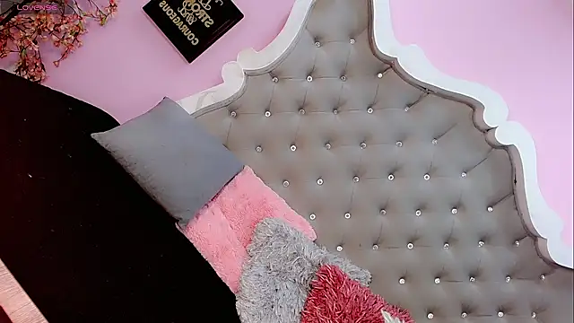 Snapshot of Sophia-Isabella chatting on February 10, 7:49 pm Sophia-Isabella online show from February 10, 7:49 pm