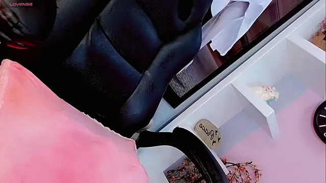 Snapshot of Sophia-Isabella chatting on March 7, 1:53 am Sophia-Isabella online show from March 7, 1:53 am