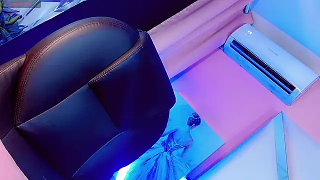 Snapshot of Sophia-Isabella chatting on March 18, 7:10 pm Sophia-Isabella online show from March 18, 7:10 pm