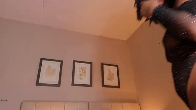 zoe sky  online show from March 28, 11:43 am