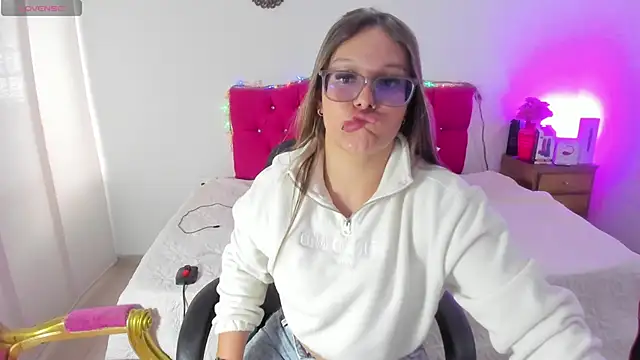 Snapshot of SofiaJoness_ chatting on March 14, 7:12 pm SofiaJoness online show from March 14, 7:12 pm