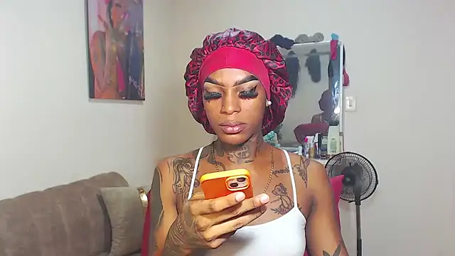 Snapshot of badgirls_cx chatting on June 17, 12:46 am badgirls cx online show from June 17, 12:46 am