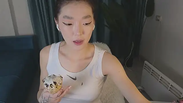 AudreyMell online show from March 5, 2:45 pm