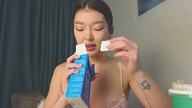 AudreyMell online show from March 17, 2:42 pm