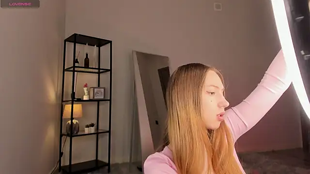 Snapshot of elfinvibes chatting on September 18, 6:04 am elfinvibes online show from September 18, 6:04 am