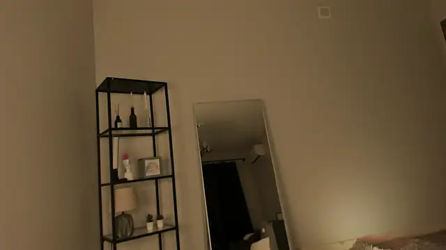 Snapshot of elfinvibes chatting on November 23, 6:35 am elfinvibes online show from November 23, 6:35 am