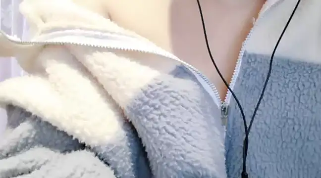 Snapshot of arena1357 chatting on December 9, 2:45 am arena1357 online show from December 9, 2:45 am